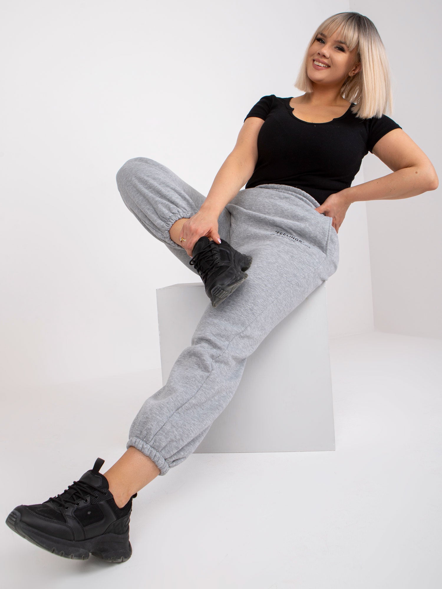 Szare melanżowe dresowe spodnie plus size