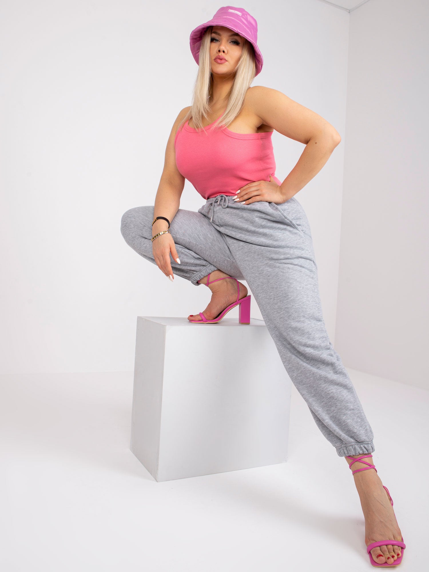 Szare melanżowe bawełniane spodnie dresowe plus size