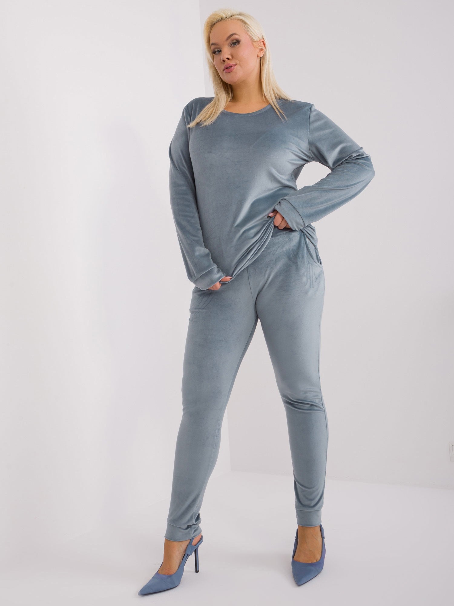 Szaro-niebieski welurowy komplet plus size