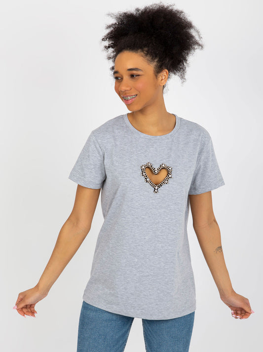 Szary damski t-shirt z aplikacjami i wycięciem
