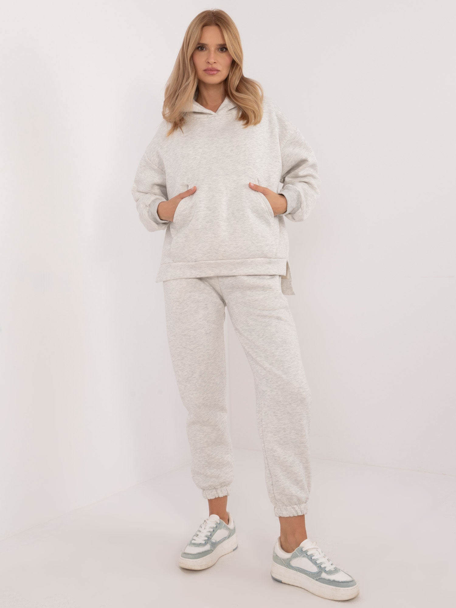 Szary damski komplet basic o kroju oversize