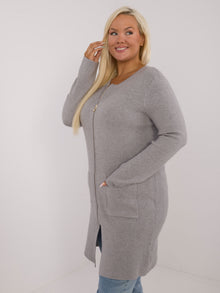 Szary sweter plus size z okrągłym dekoltem