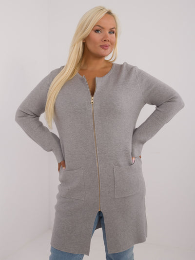 Szary sweter plus size z okrągłym dekoltem