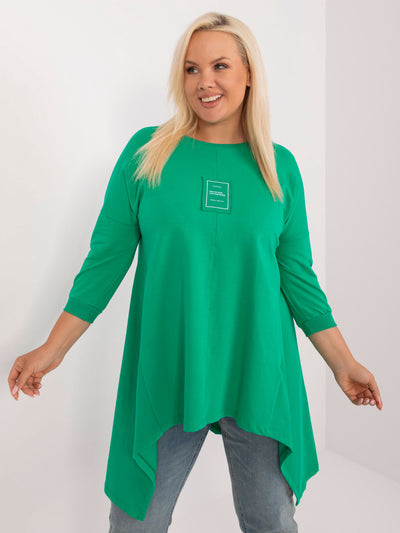 Zielona asymetryczna bluzka plus size z naszywką