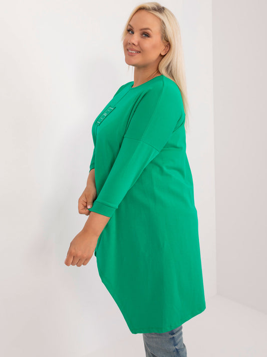 Zielona asymetryczna bluzka plus size z naszywką