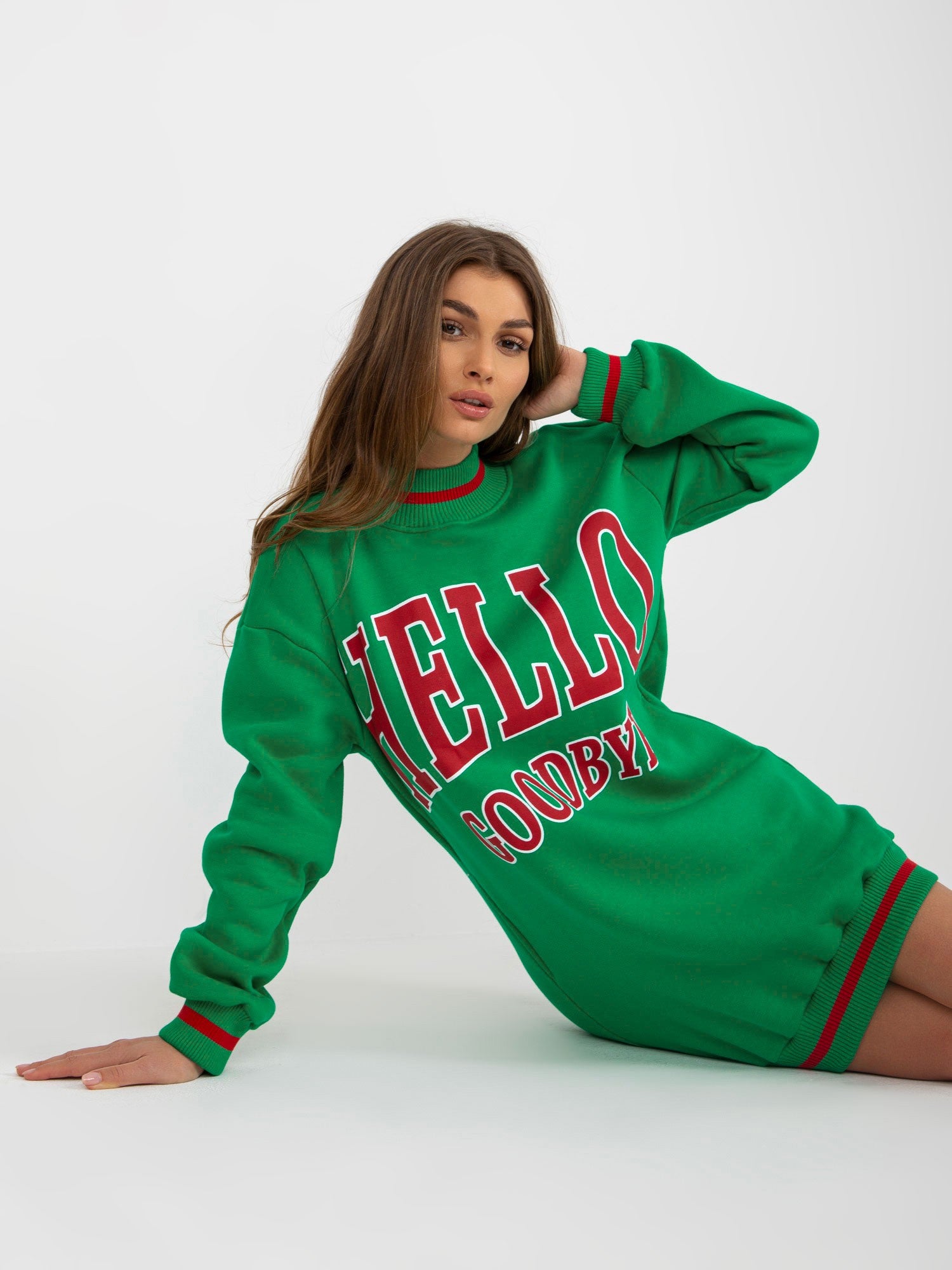 Zielona długa bluza oversize z napisami