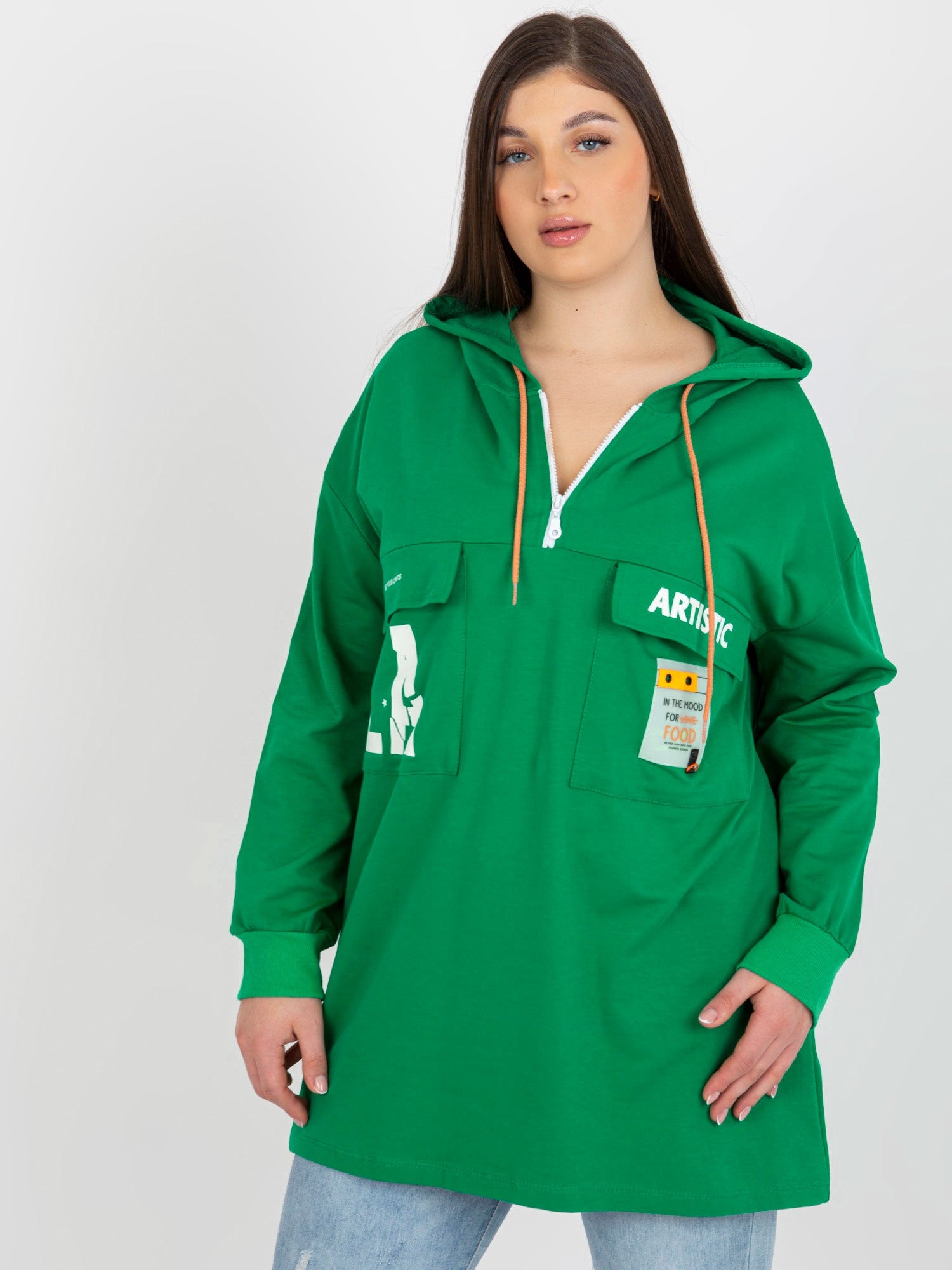 Zielona dłuższa bluza plus size z kapturem