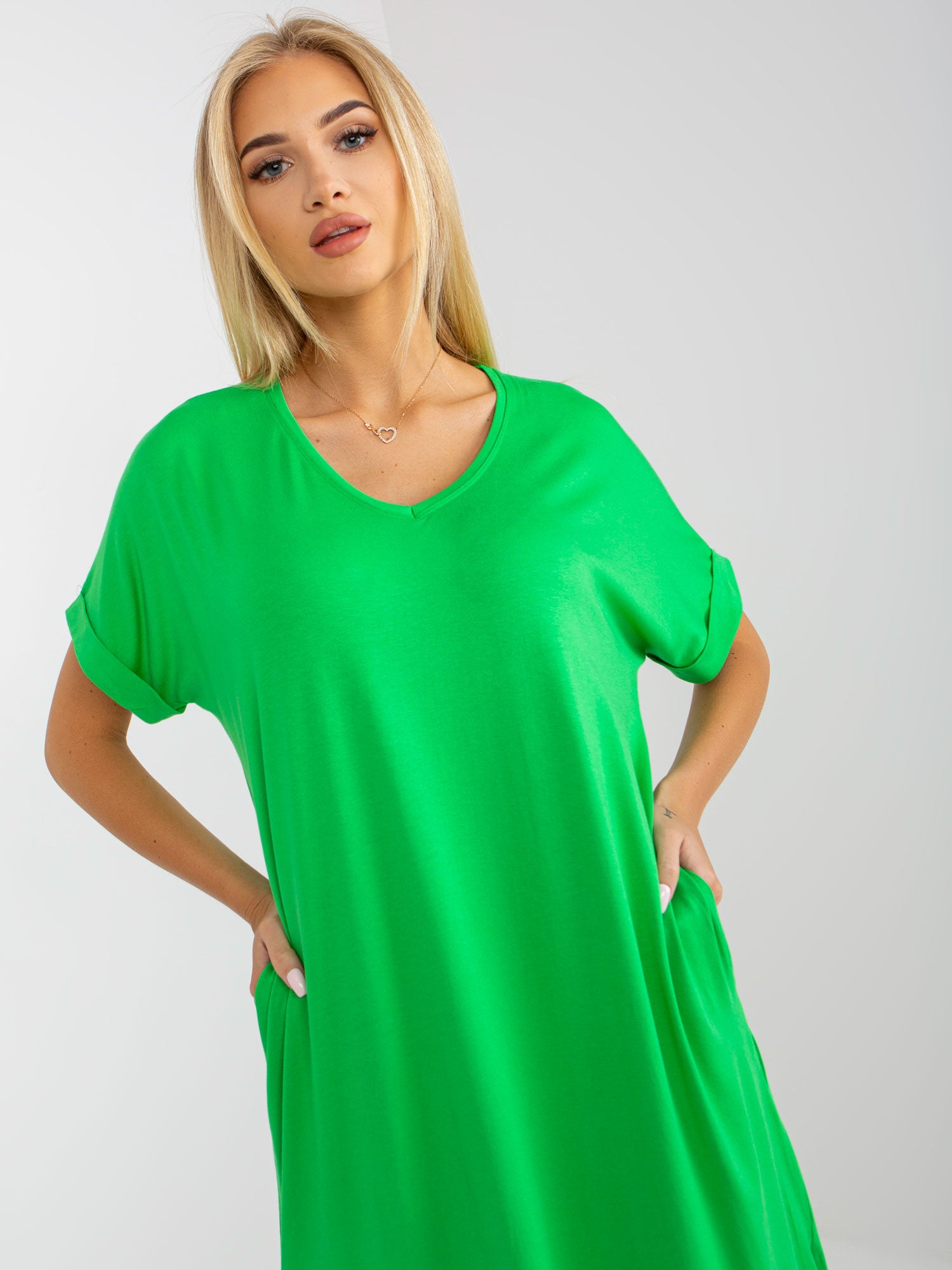 OCH BELLA  Zielona sukienka oversize z krótkim rękawem