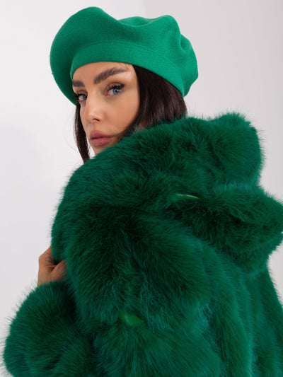 Zielona czapka zimowa typu beret