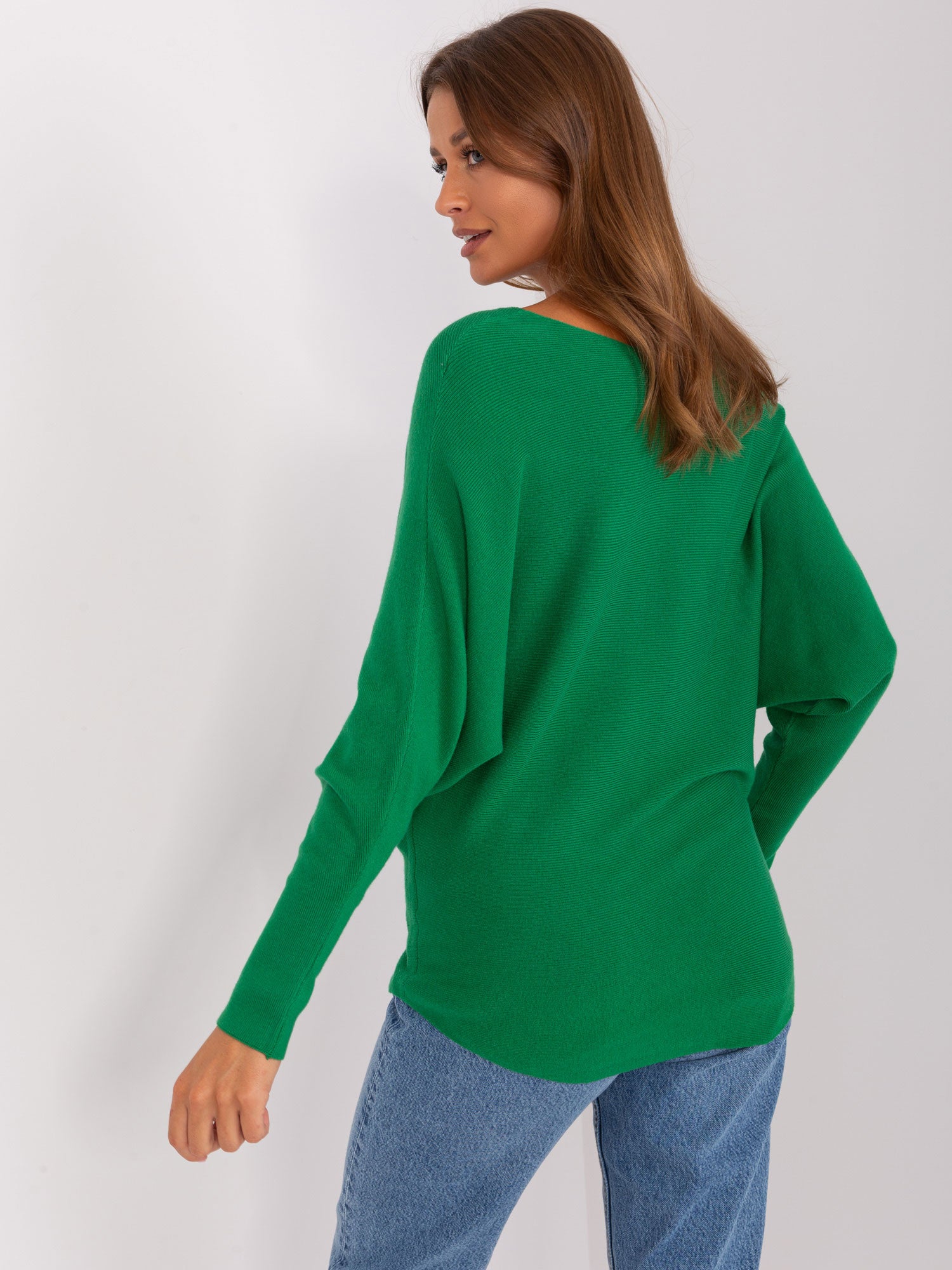 Zielony damski sweter oversize z wiskozą