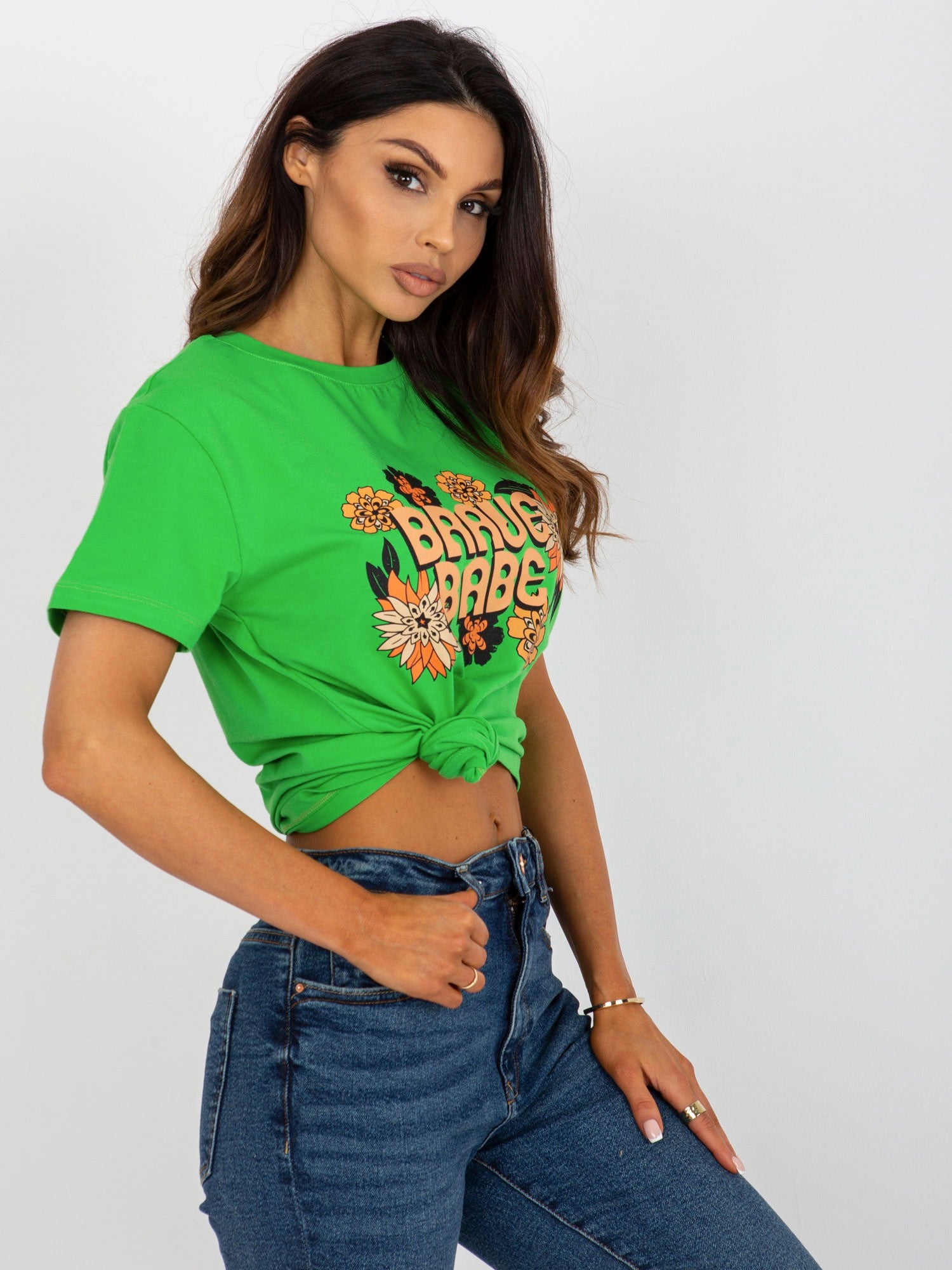 Zielony damski t-shirt z napisem i nadrukiem