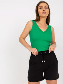 RUE PARIS Zielony prążkowany top basic z koronką