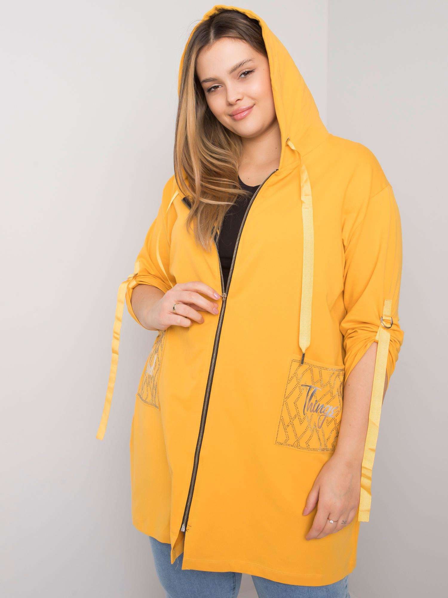 Żółta bluza plus size z kapturem i aplikacjami