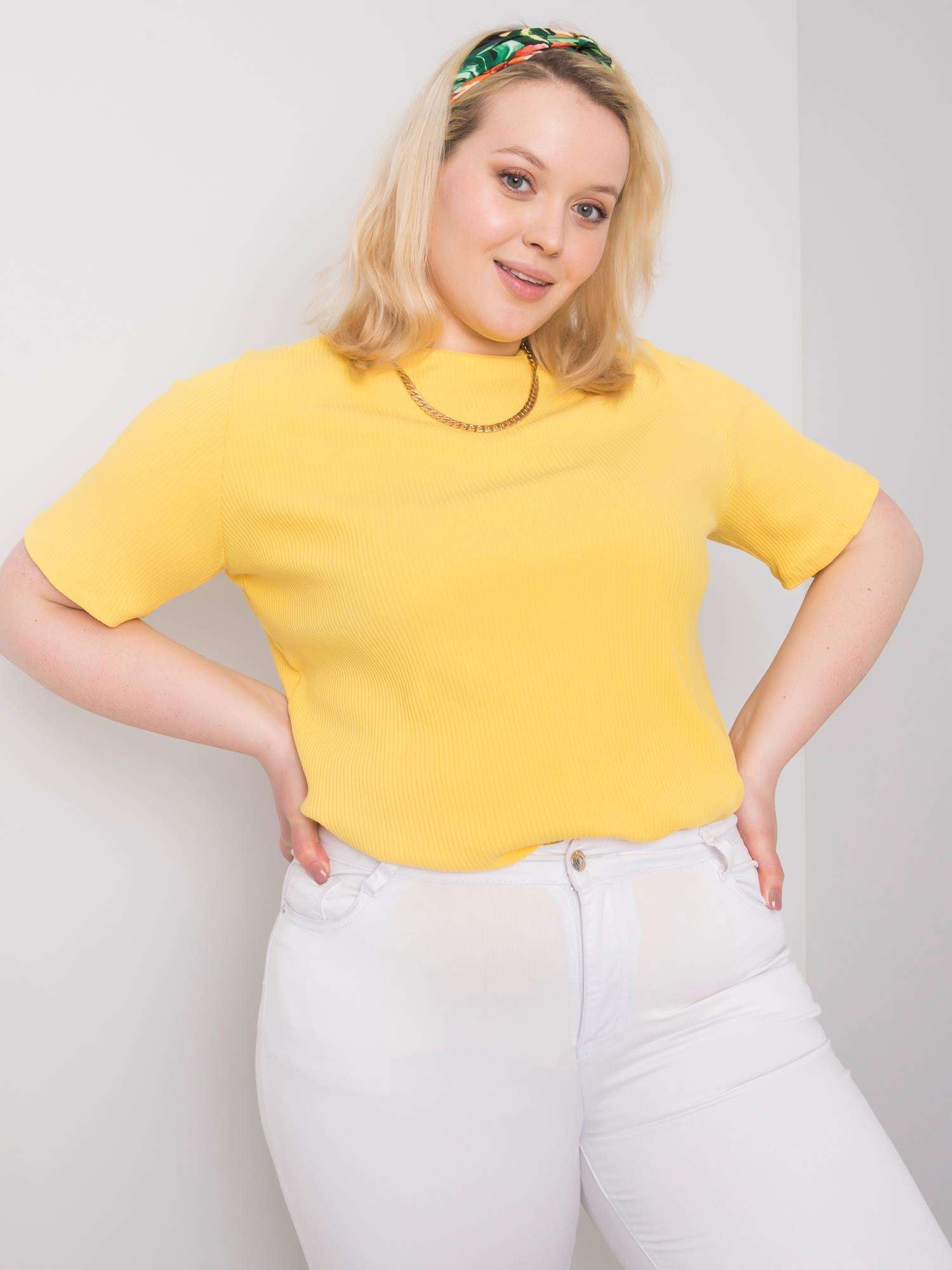 Żółta bluzka plus size w prążek