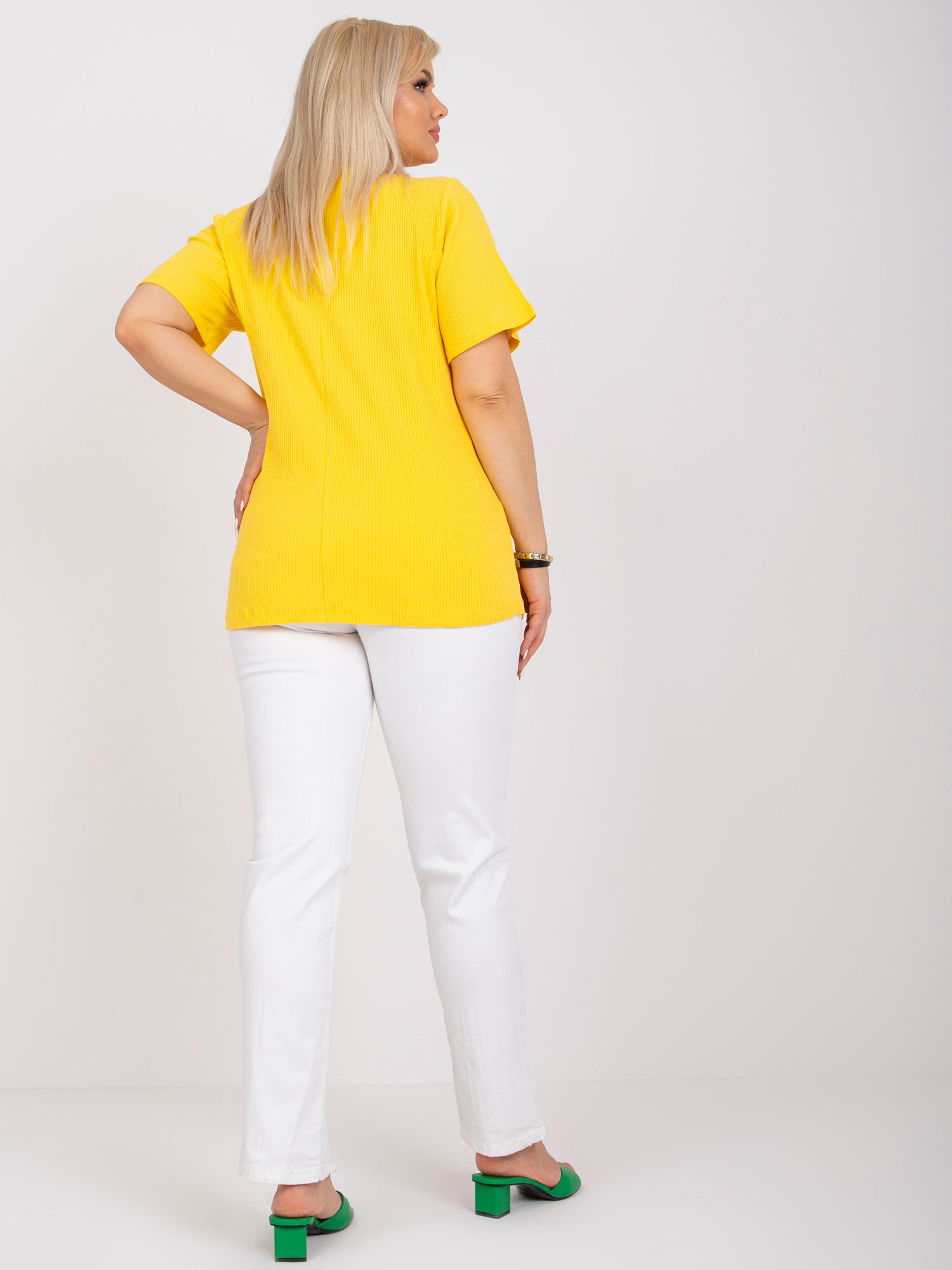 Żółta bluzka plus size w prążek