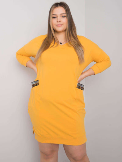 Żółta sukienka plus size z aplikacją