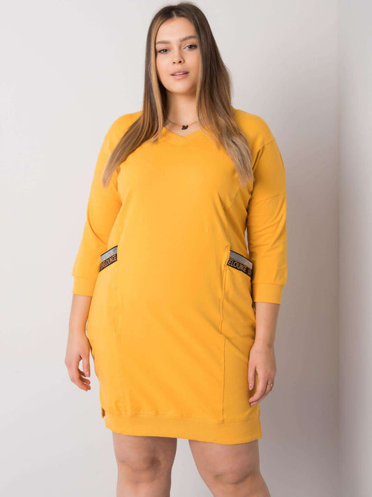 Żółta sukienka plus size z aplikacją