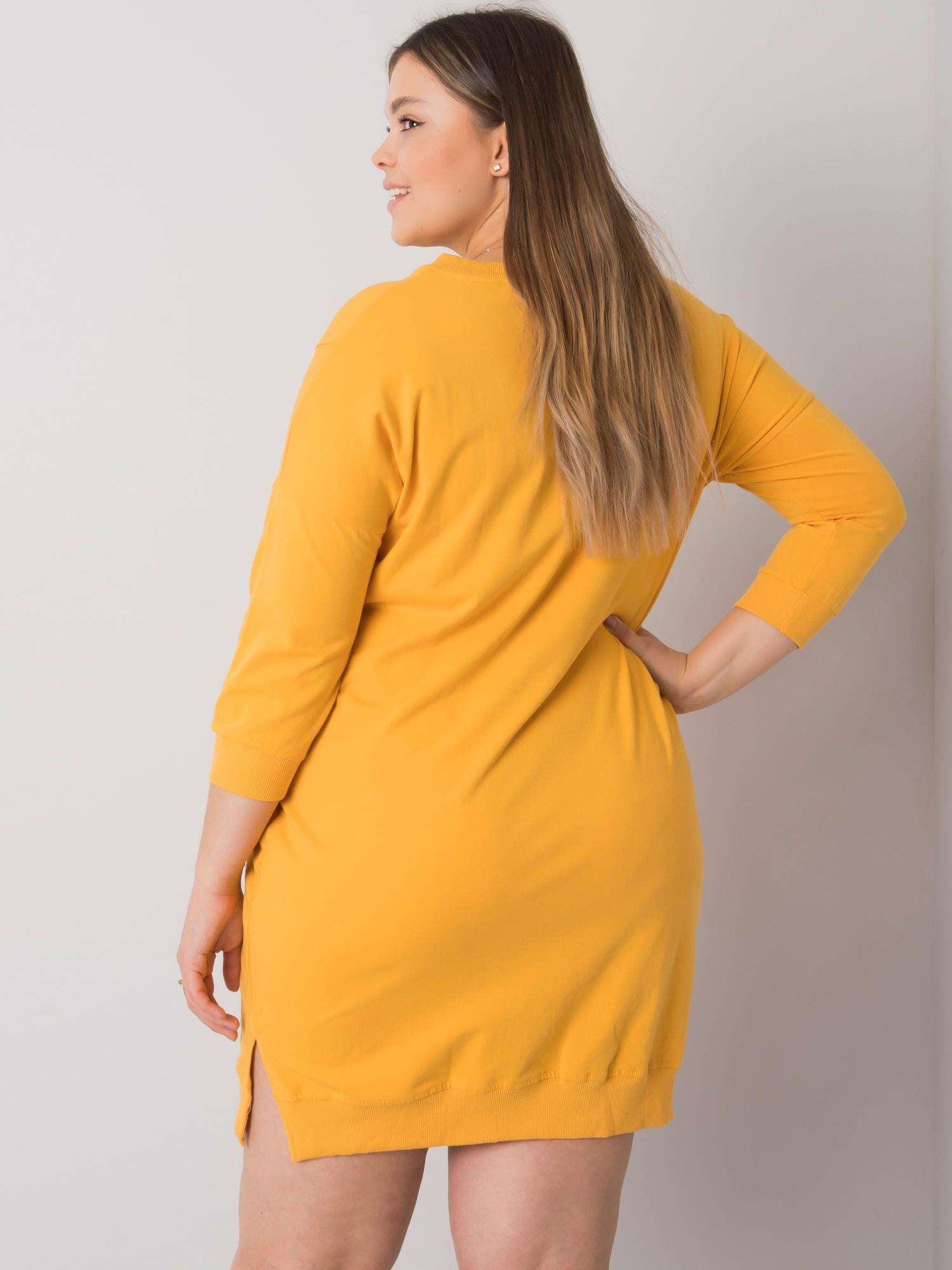 Żółta sukienka plus size z aplikacją