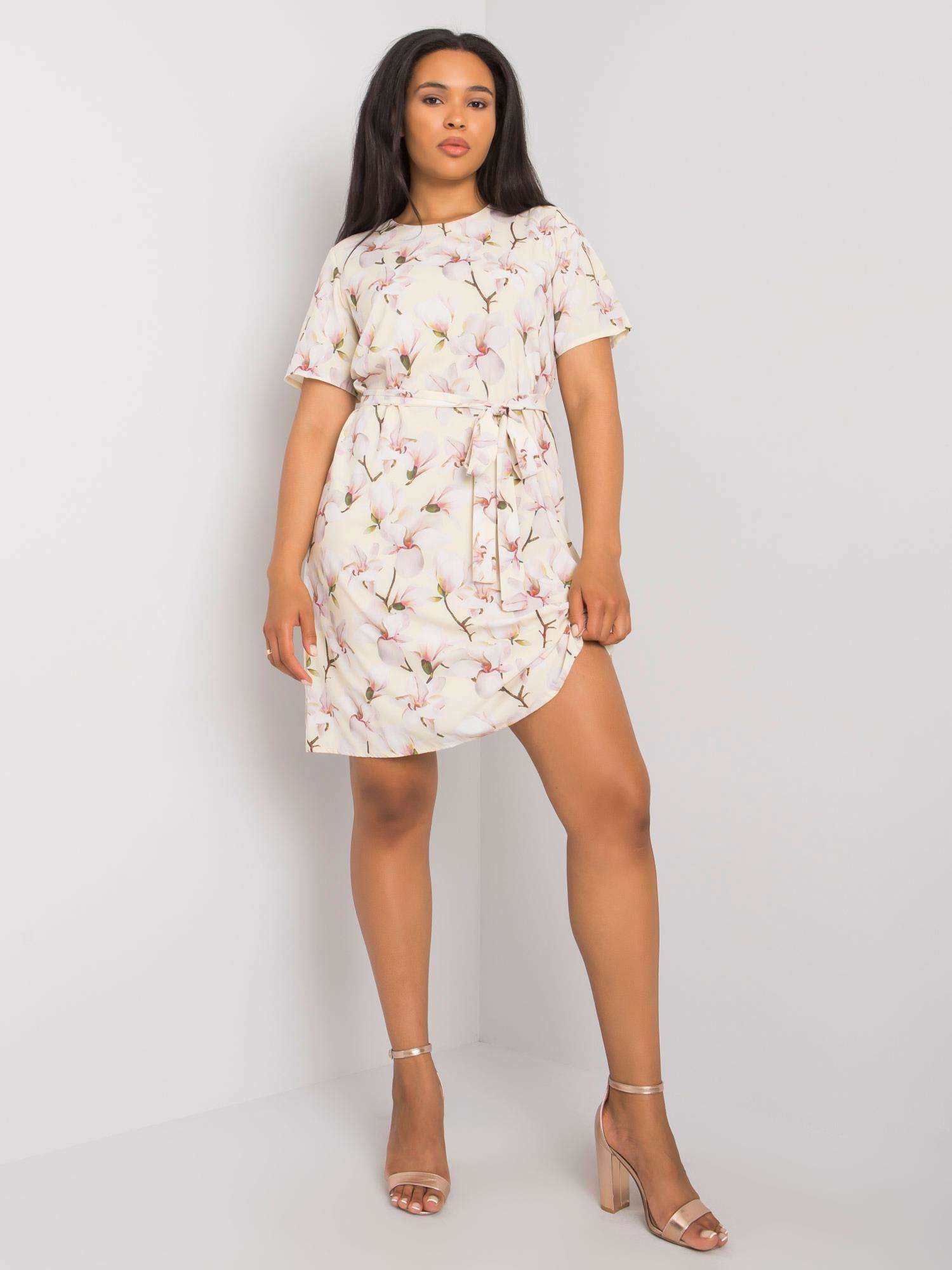 Żółta sukienka plus size w kwiaty z wiązaniem