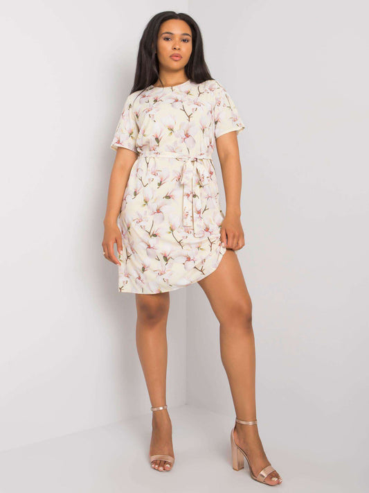 Żółta sukienka plus size w kwiaty z wiązaniem