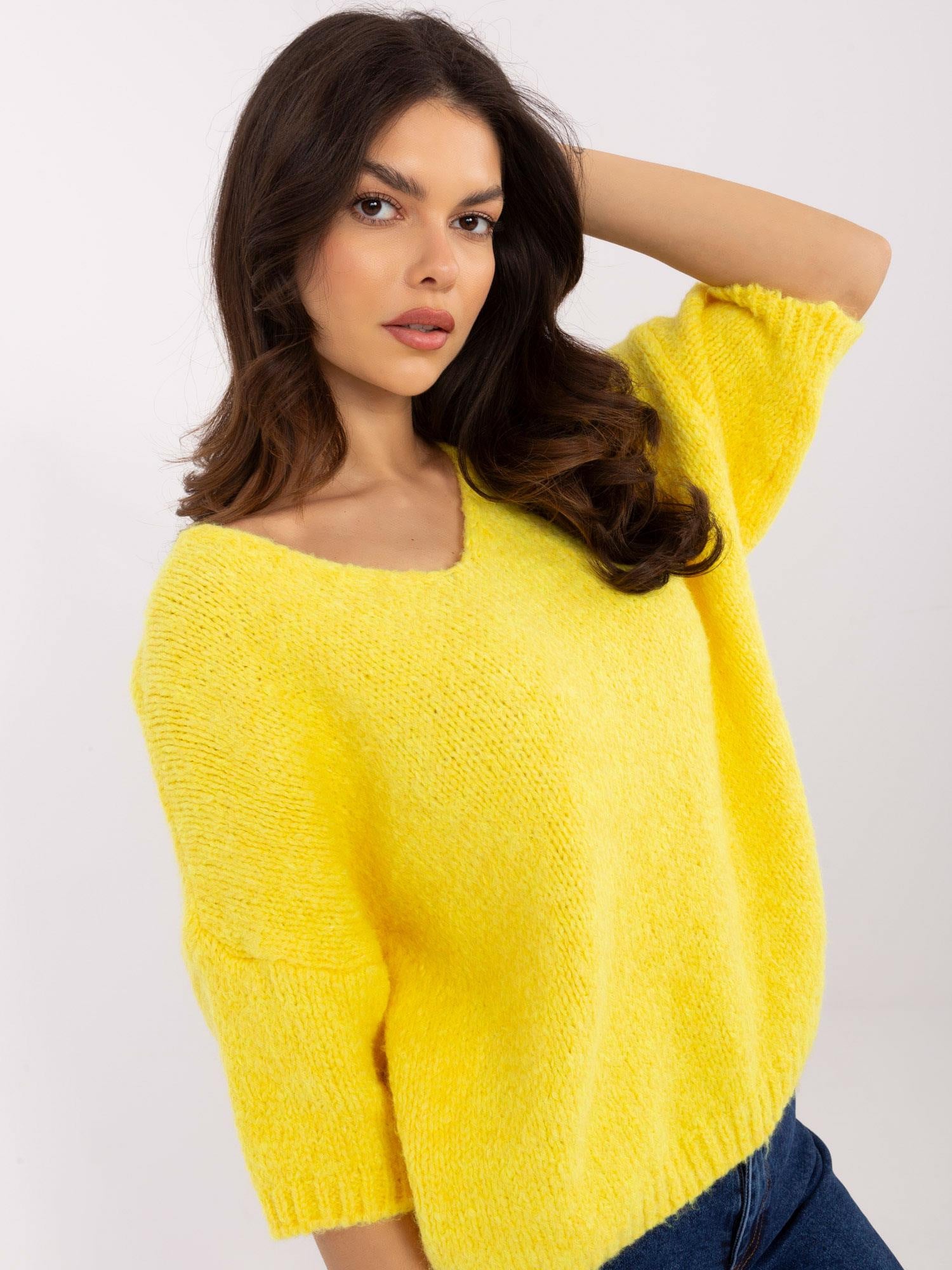 Żółty damski sweter oversize z dekoltem V