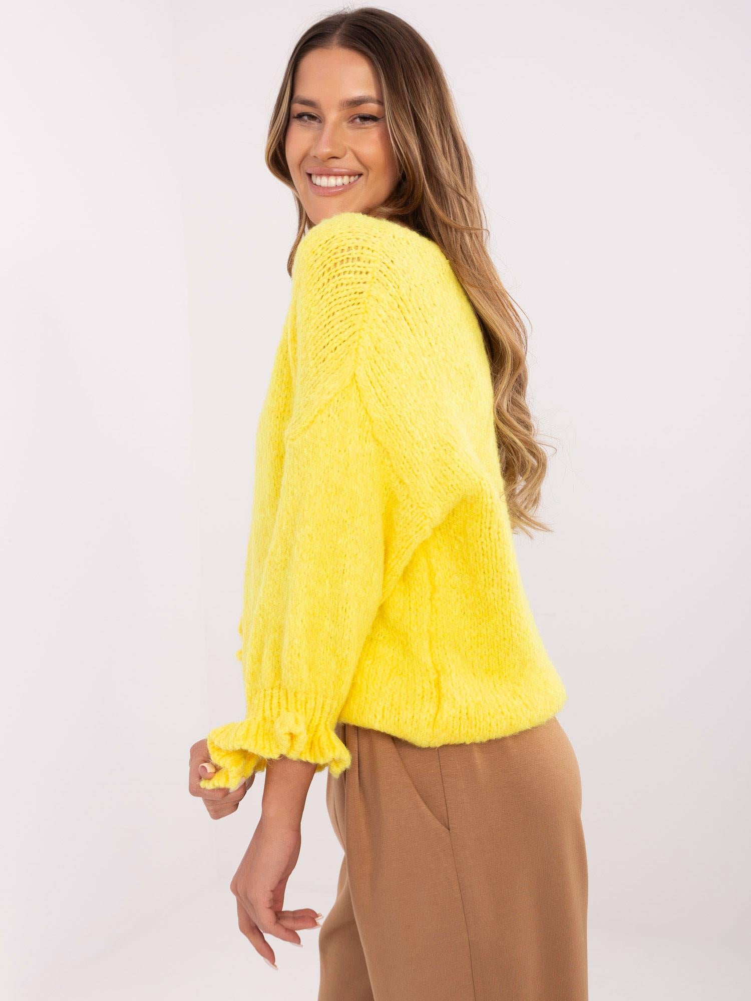 Żółty damski sweter oversize w jednolitym kolorze