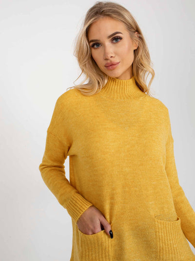 Żółty długi sweter oversize z kieszeniami