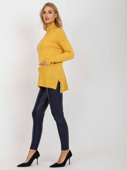 Żółty długi sweter oversize z kieszeniami