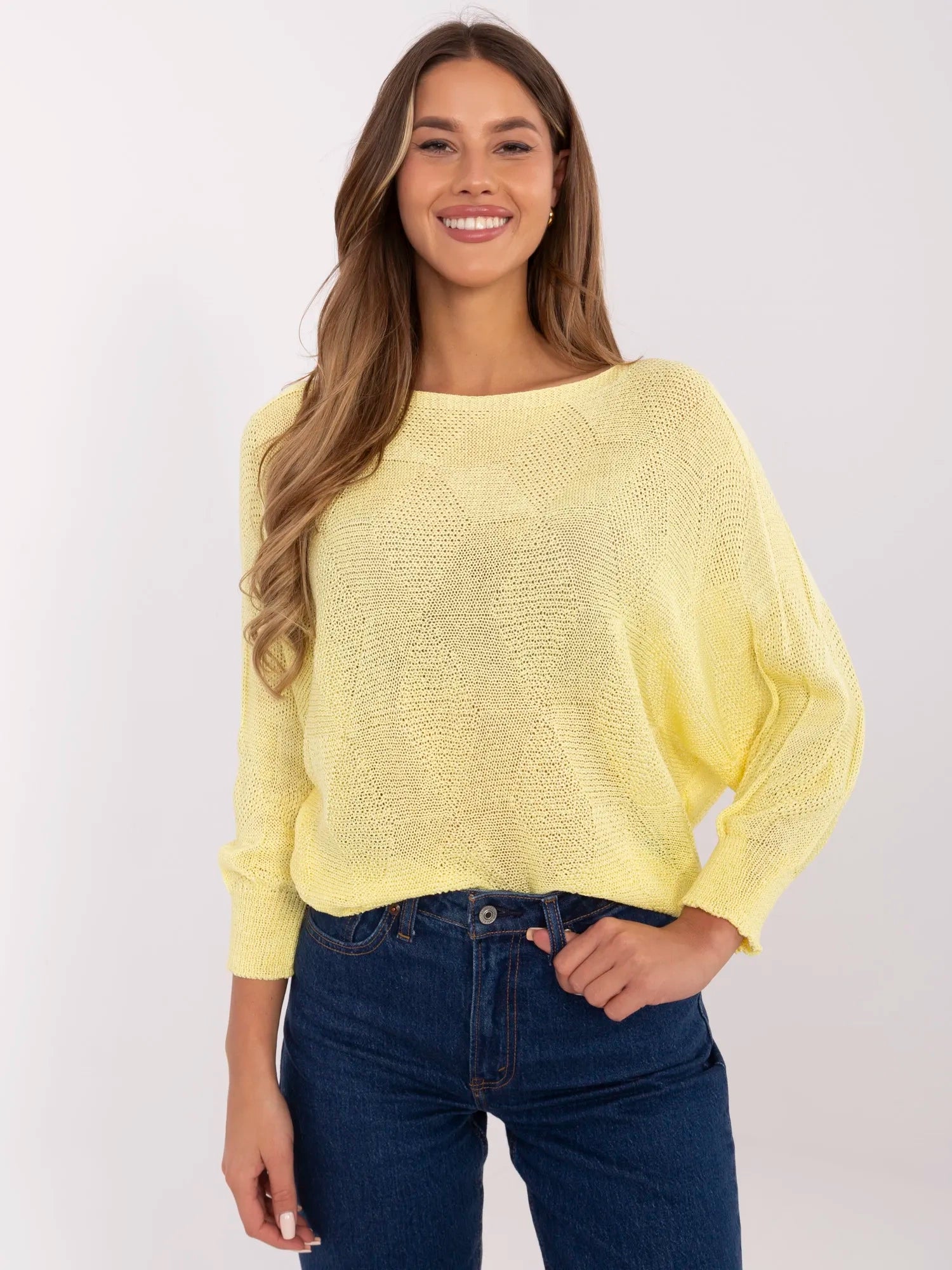 Żółty damski sweter oversize w romby
