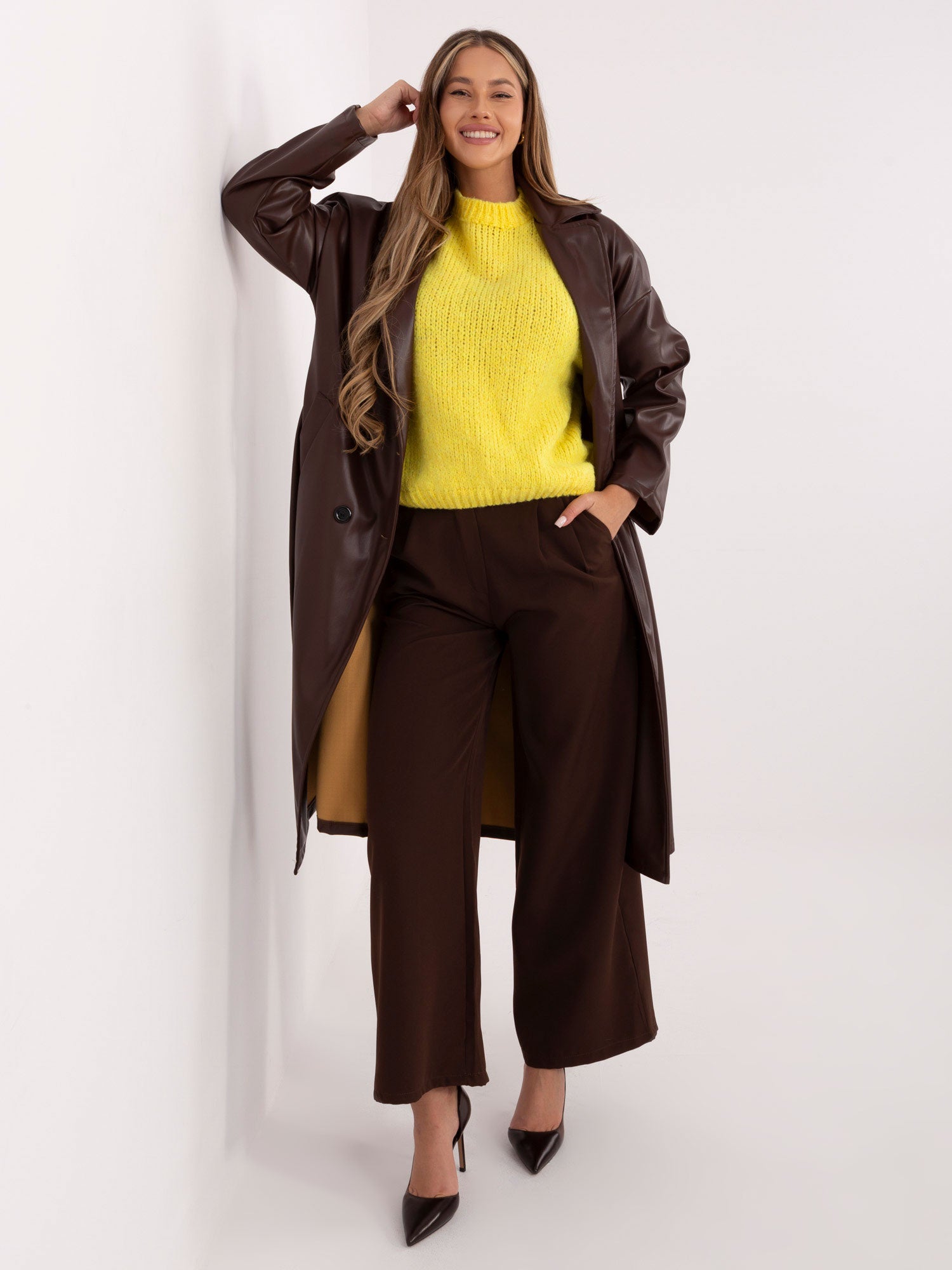Żółty sweter oversize z domieszką wełny
