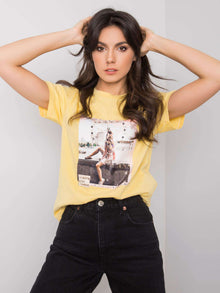Żółty t-shirt z aplikacjami