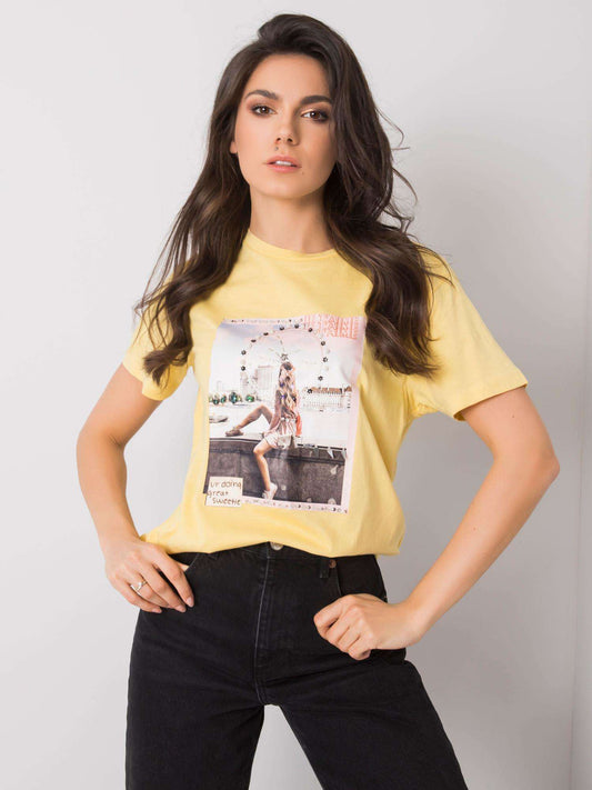 Żółty t-shirt z aplikacjami