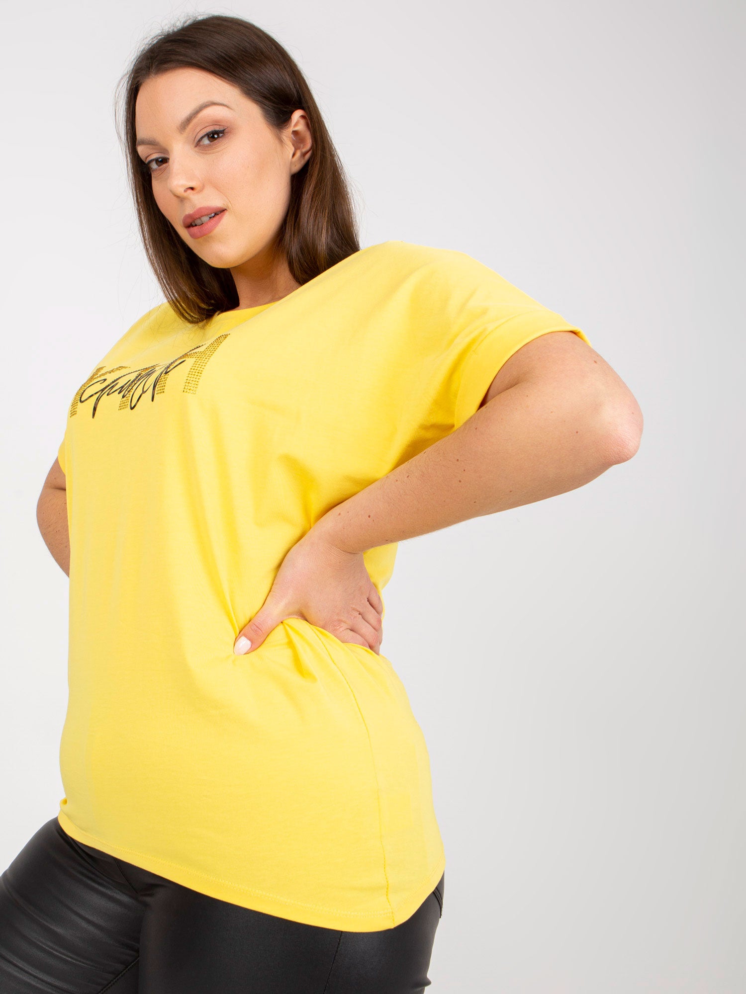 Żółty t-shirt plus size z napisem